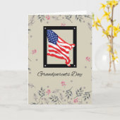 Happy祖父母の日、花のあるアメリカ国旗 カード (黄色い花)