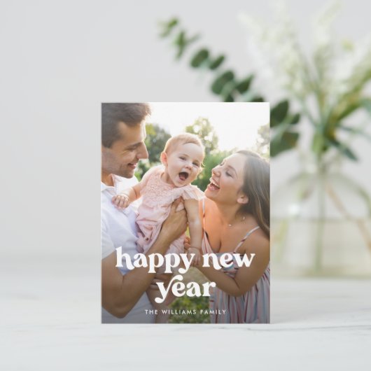 Happy ミニマル New Yearのタイポグラフィモダン写真 シーズンポストカード (スタンド正面)