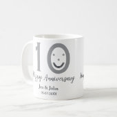 Happy 10th anniversary name date gray bold emoji コーヒーマグカップ (正面左)