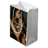 Happy 2nd birthday kids baby mother yellow gray na ミディアムペーパーバッグ (正面アングル)