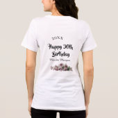Happy 30th birthday ピンク 白 マーヴルの花 名前 y トライブレンドTシャツ (裏面)