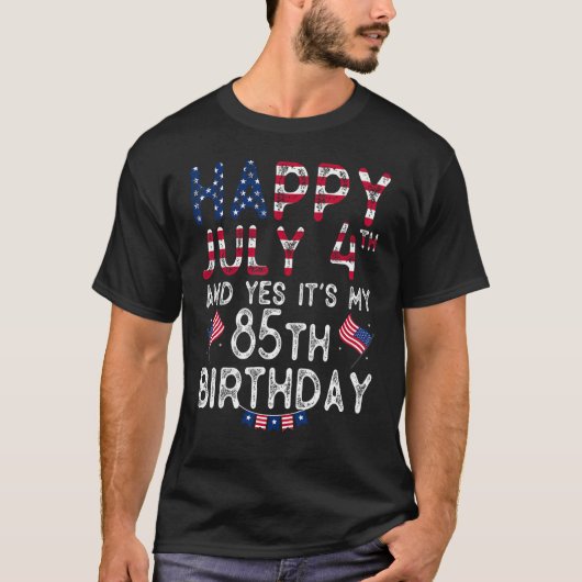 Happy 4 JulyとYesIt Is My 85誕生日Since J Tシャツ (正面)