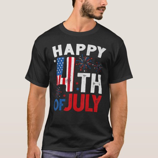 Happy 4th Of July USA Flag Fireworks Firecrackers Tシャツ (正面)
