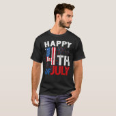Happy 4th Of July USA Flag Fireworks Firecrackers Tシャツ (正面フル)