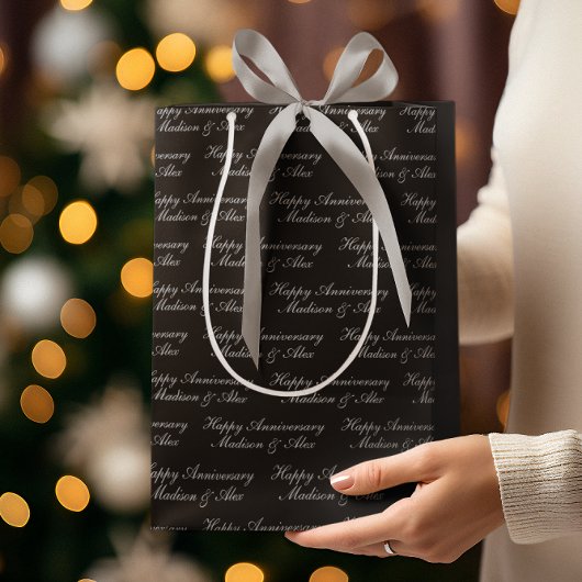 Happy Anniversary Script with Name Black Silver ミディアムペーパーバッグ