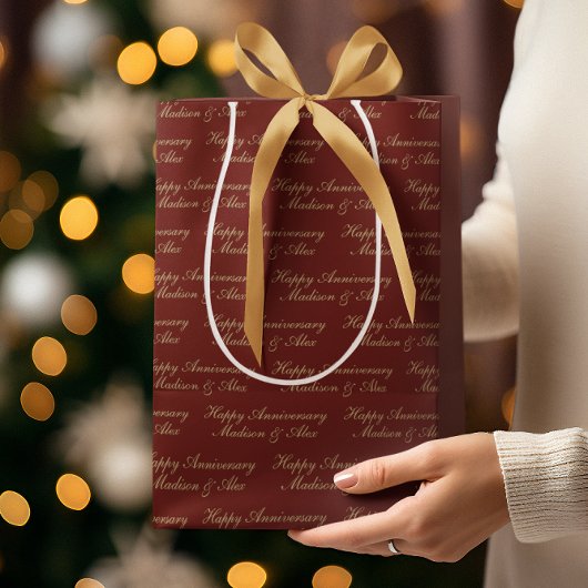 Happy Anniversary Script with Name Burgundy Gold ミディアムペーパーバッグ
