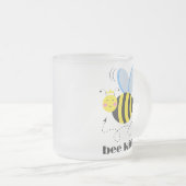 Happy bee princess with crown and shagon Bee Kind フロストグラスマグカップ (正面右)