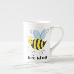 Happy bee princess with crown and shagon Bee Kind ボーンチャイナマグカップ