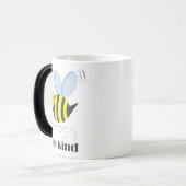 Happy bee princess with crown and shagon Bee Kind モーフィングマグカップ (正面左)