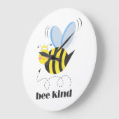 Happy bee princess with crown and shagon Bee Kind ラージ壁時計 (傾斜)