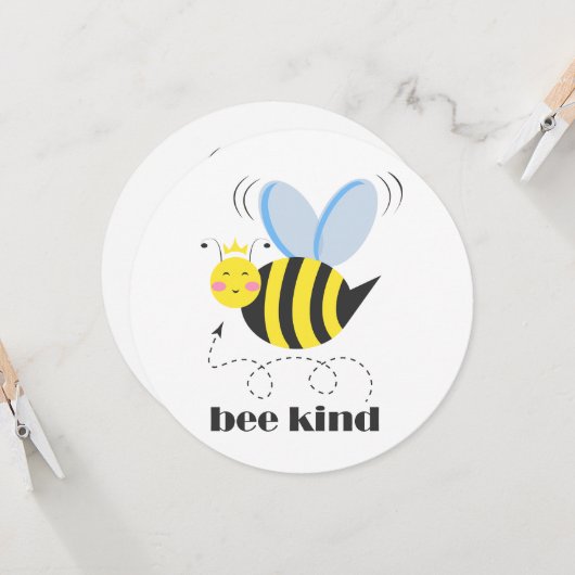 Happy bee princess with crown and shagon Bee Kind 招待状 (正面/裏面インサイチュ)
