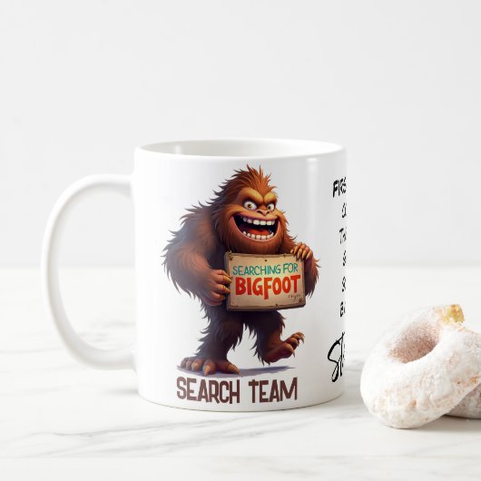 Happy Bigfoot Sasquatch Search Team コーヒーマグカップ (ドーナツ)