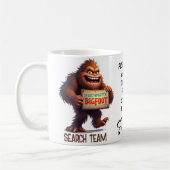 Happy Bigfoot Sasquatch Search Team コーヒーマグカップ (左)
