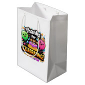 Happy Birthday Celebration Gift Bag – Cute Cartoon ミディアムペーパーバッグ (裏面アングル)