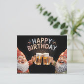 "Happy Birthday" Gnomes Toasting Beer Mugs ポストカード (スタンド正面)