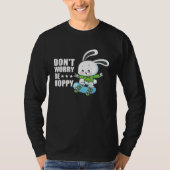 Happy bunny with egg easter day  cute happy easter tシャツ (正面)