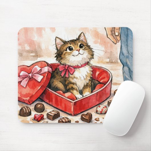 Happy Cat In a Valentine Candy Heart Box マウスパッド (マウス)