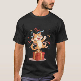 Happy Celebration Cat - Excited Kitten on Gift Box Tシャツ