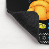 Happy Challah Days Ugly Christmas Hanukkah  マウスパッド (コーナー)