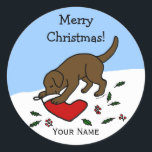 Happy Chocolate Lab Christmas Cartoonスタンプ ラウンドシール<br><div class="desc">ユニークラブラドールおもしろいリトリエ色彩の鮮やかバー漫画。チョコレートラブラドールがサンタ靴下をチェックしたみたいね!!チョコレートラブラドールファンのための素敵な家族クリスマスギフトアイテム。テキストなどをカスタマイズできるラブラドールクリスマスオーナメント店へ！</div>