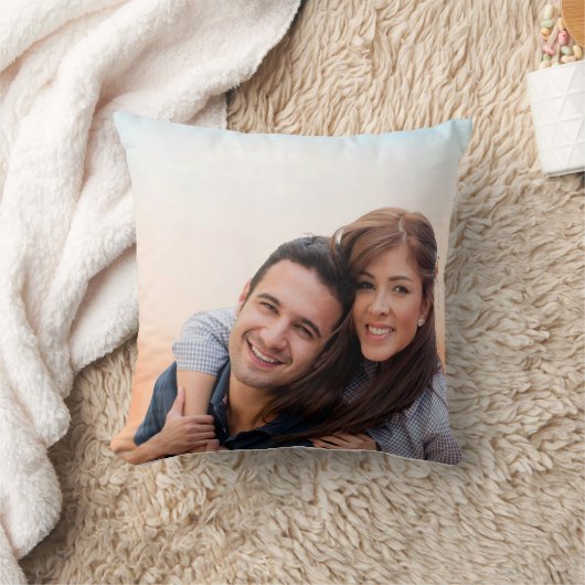 Happy Couple Photo Throw Pillow - Personalized クッション (ブランケット)