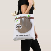 Happy Cute Brown Sloth "I'm a slow shopper" トートバッグ (クローズアップ)