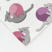 Happy Cute Cats Playing with Balls Pattern フリースブランケット (角)
