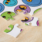 Happy Emoji顔パターンブルーパープルグリーンピンク ジグソーパズル (側面)