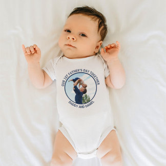 Happy First Father's Dayの写真とカスタム文字 ベビーボディスーツ