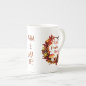 Happy Friendsgiving Fall Festive Personalized ボーンチャイナマグカップ (正面右)
