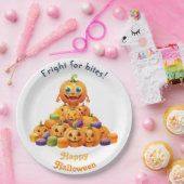 Happy Halloween Jack-O-Lantern On Pile Of Candy ペーパープレート (パーティー)