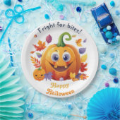 Happy Halloween Jack-O-Lantern On Pile Of Leaves ペーパープレート (パーティー)