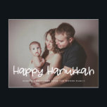 Happy Hanukkah休日の家族の写真 ポストカード<br><div class="desc">このモダンフォトカードコレクションのタイポグラフィ。家族カスタマイズの写真と一緒に。また、好みに合わせてフォントの色を簡単に変更できる。</div>