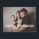 Happy Hanukkah休日の家族の写真 ポストカード<br><div class="desc">このモダンフォトカードコレクションのタイポグラフィ。家族カスタマイズの写真と一緒に。また、好みに合わせてフォントの色を簡単に変更できる。</div>