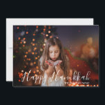 Happy Hanukkah写真パーソナライズされた名<br><div class="desc">この休日のデザインはお気に入りの、文字「ハッピーハヌカー」と白いタイポグラフィオーバーレイにあなたの家族の名前と写真をモダン特集する。その逆にサンゴと金ゴールドのクアトレフォイル模様がある。提供された文字ボックスの文字を編集し、自分の写真を追加してパーソナライズ。#hanukkah #chanukah #holidays #seasonal #festive #modern #photo #photograph #personalized #personalized #custom hwr thador kr hador thwr khwr thwj thwj氏</div>