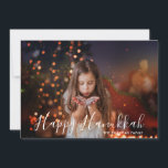 Happy Hanukkah写真パーソナライズされた名<br><div class="desc">この休日のデザインはお気に入りの、文字「ハッピーハヌカー」と白いタイポグラフィオーバーレイにあなたの家族の名前と写真をモダン特集する。その逆にサンゴと金ゴールドのクアトレフォイル模様がある。提供された文字ボックスの文字を編集し、自分の写真を追加してパーソナライズ。#hanukkah #chanukah #holidays #seasonal #festive #modern #photo #photograph #personalized #personalized #custom hwr thador kr hador thwr khwr thwj thwj氏</div>