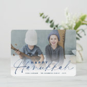 Happy Hanukkah手書きモダンスクリプトフォトホール シーズンカード (スタンド正面)