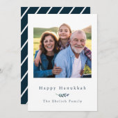 Happy Hanukkah Blueとホワイトのストライプ写真 シーズンカード (正面/裏面)
