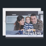 Happy Hanukkah Star of David Holiday Photo Card シーズンカード<br><div class="desc">そしてスタイリッシュ可愛いハッピーハヌカーStar of David Holiday Photo Cardは、今季の休暇シーズンに友達や家族に最適だ。おカスタマイズ客様の家族の名前と年と文字を交換し、お子様、ペット、または家族全体の写真の写真を交換。</div>