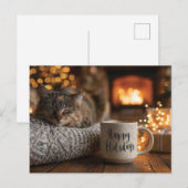 「Happy Holidays」と書かれたマグカップの横で眠る猫 ポストカード (正面/裏面)