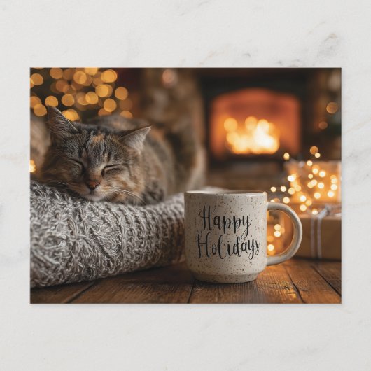 「Happy Holidays」と書かれたマグカップの横で眠る猫 ポストカード (正面)