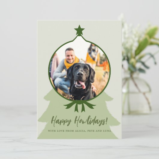 Happy Howlidays犬の写真グリーンクリスマス シーズンカード (スタンド正面)