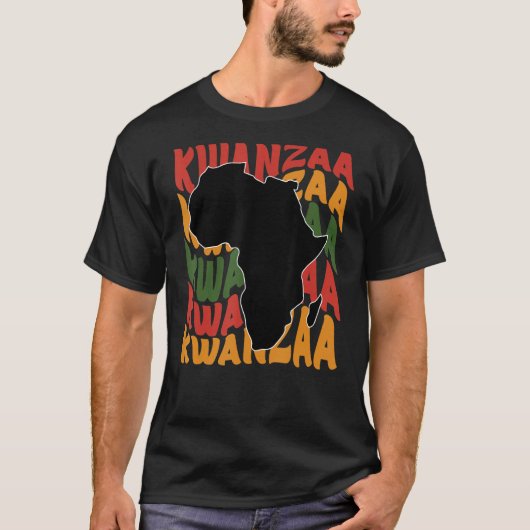 Happy Kwanzaa African Map Kinara Candles Celebrati Tシャツ (正面)