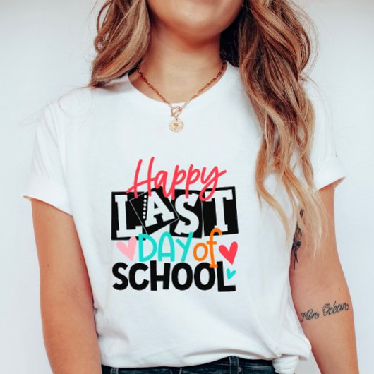 Happy Last Day of School; Fun School End Teacher Tシャツ
