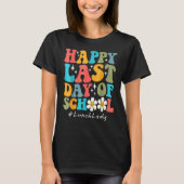 Happy Last Day Of School Lunch Lady Groovy Rainbow Tシャツ (正面)