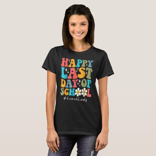 Happy Last Day Of School Lunch Lady Groovy Rainbow Tシャツ (正面フル)
