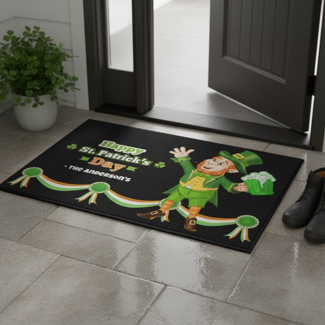 Happy Leprechaun St Patrick's Personalized Doormat ドアマット (Happy Leprechaun St Patrick's Personalized Doormat)