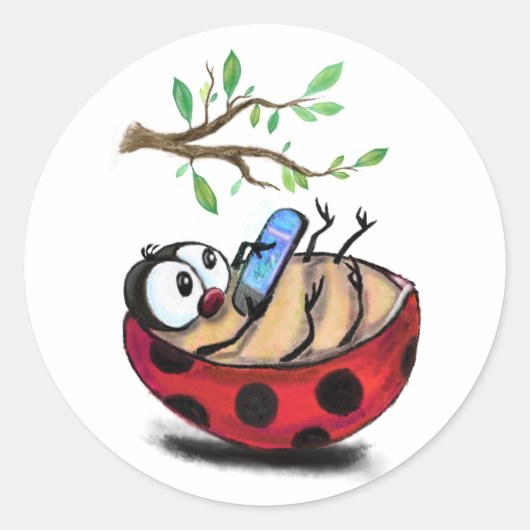 Happy Little Ladybug with Phone おもしろい Sticker ラウンドシール (正面)