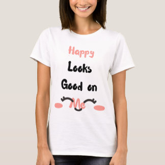Happy Looks Good on Me T-Shirt Tシャツ