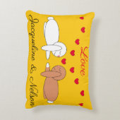 Happy, Loving Rabbits: Yellow アクセントクッション (裏面(縦))